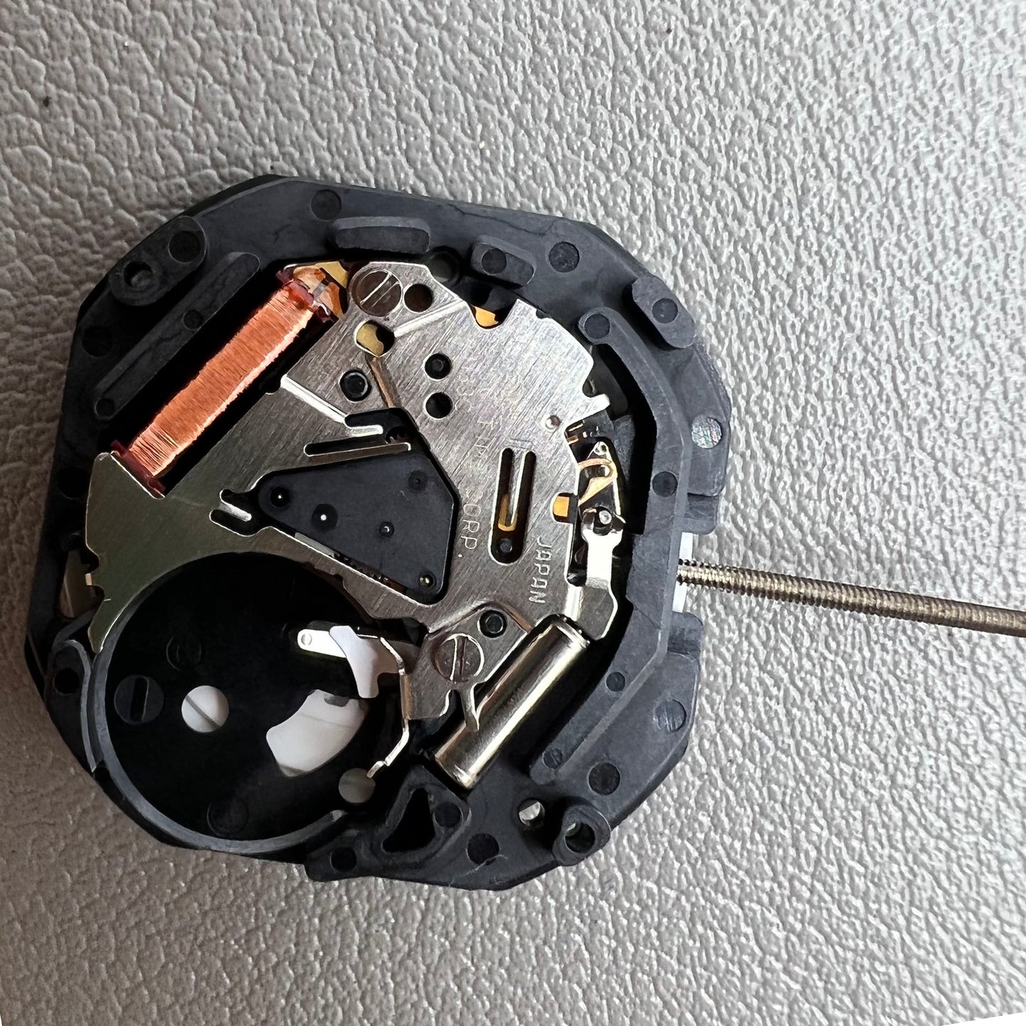 Original Japan 7N33 quartz watch movement with 3 hands and day-date display by Seiko.