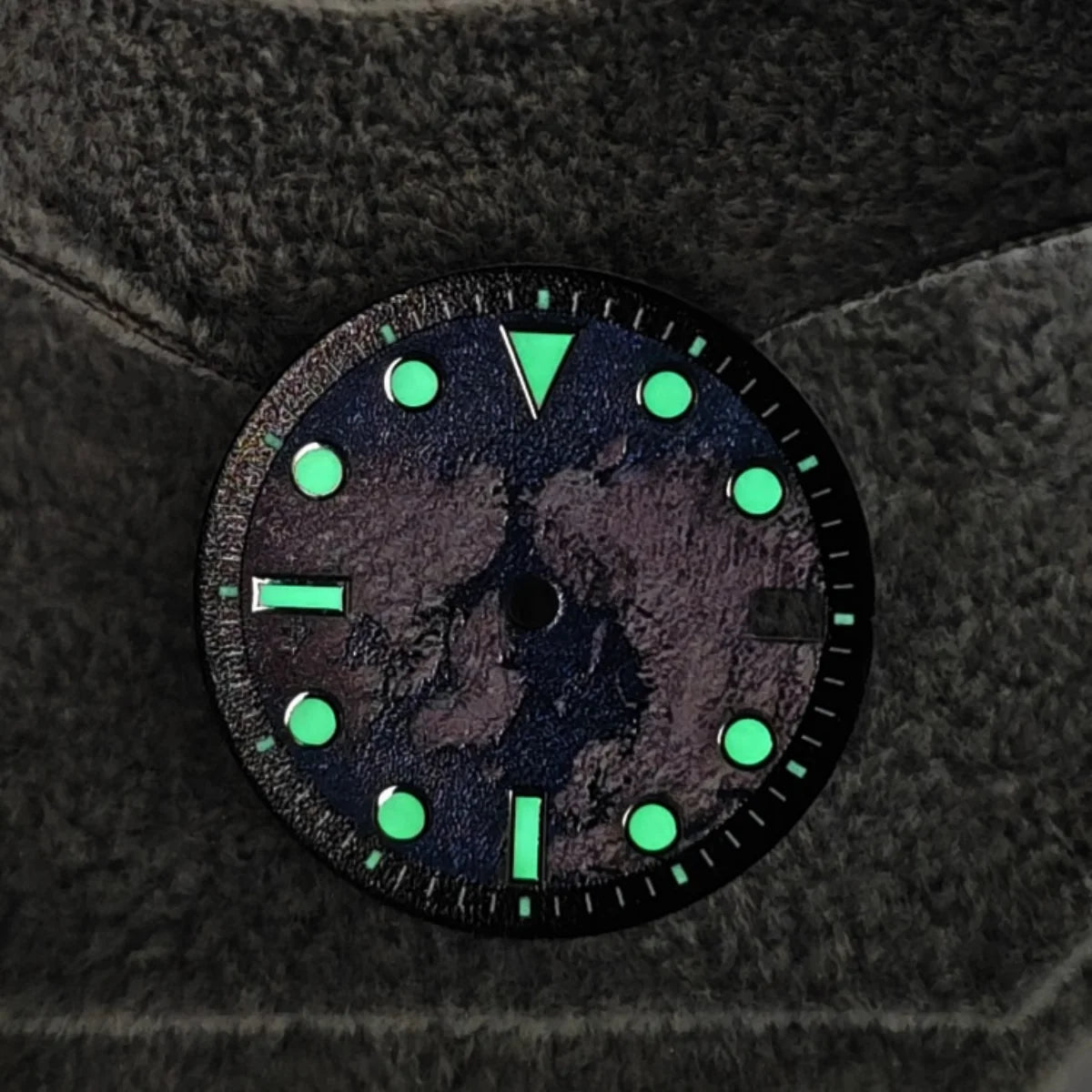 28.5mm Earth Surface with Green Luminous Calendar Window Watch Dial for NH35