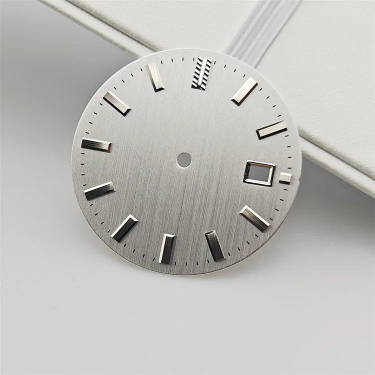 32.5mm Dial Vertical Line Texture Surface Single Calendar Date No Lume for NH35