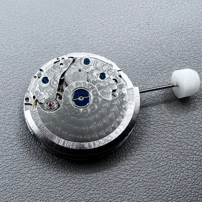 China 2813 8205 8215 automatic mechanical watch movement with single calendar feature for precise timekeeping.
