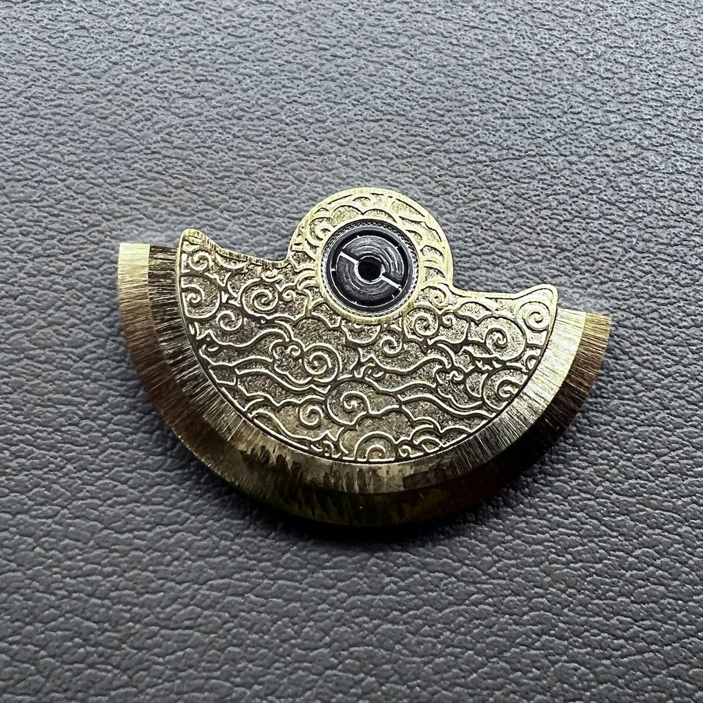 Artistic vintage golden rotor with wave design for NH34 NH35 NH36 NH38 movements.