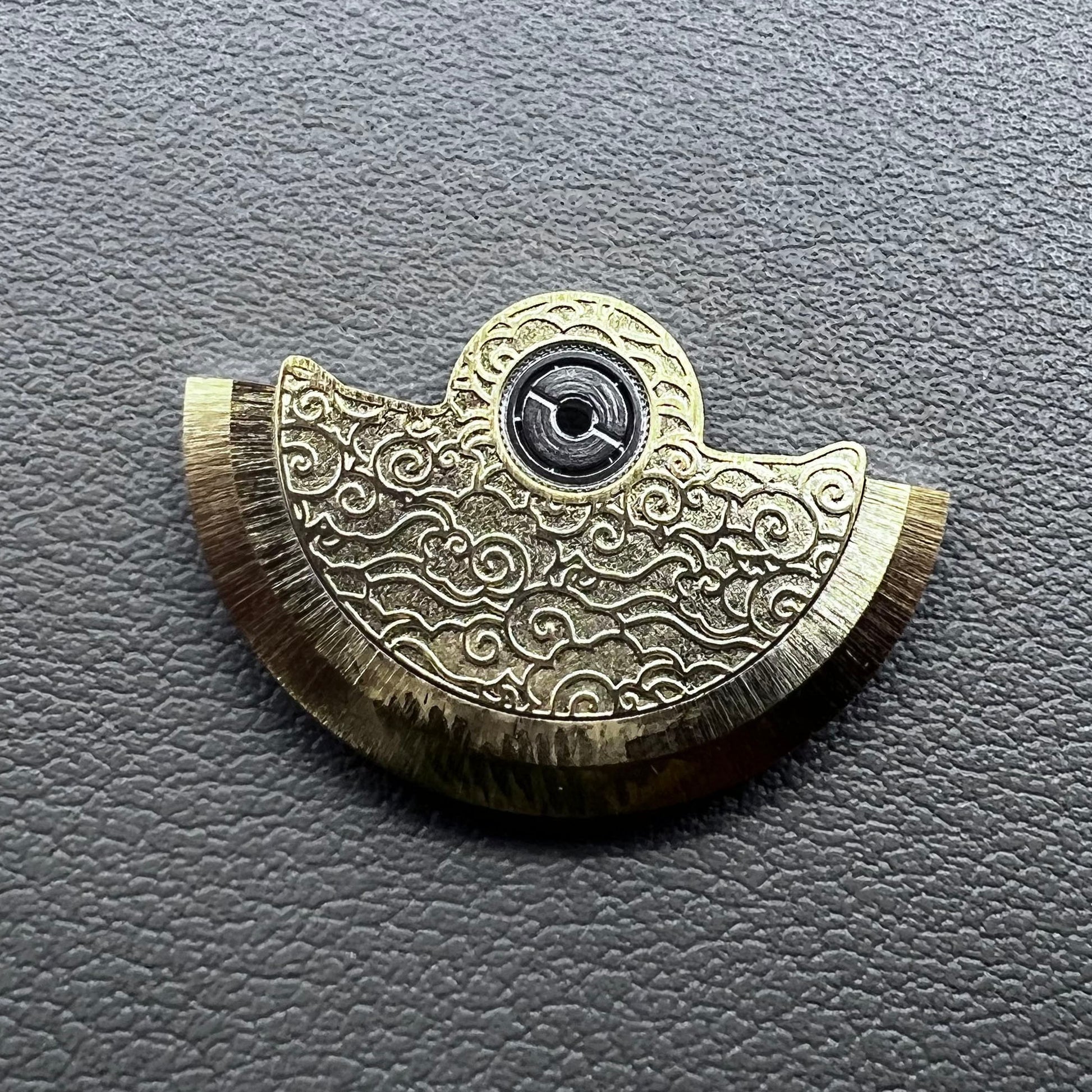 Artistic vintage golden rotor with wave design for NH34 NH35 NH36 NH38 movements.
