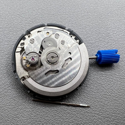 Automatisches mechanisches Uhrwerk Japan NH36 Datumsanzeige Krone bei 3.8