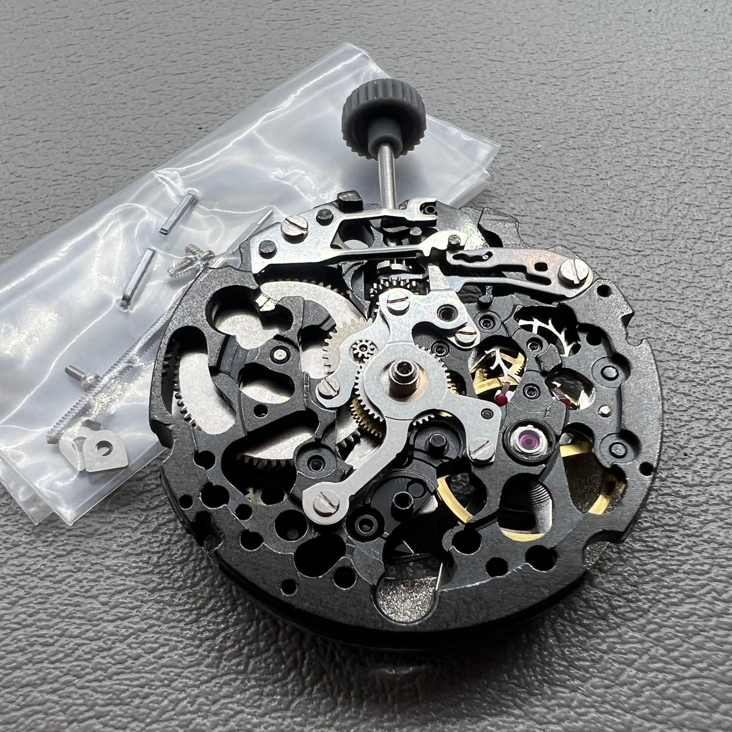 Echtes Miyota 8N24 Schwarzes Automatisches Skelettmechanisches Uhrwerk