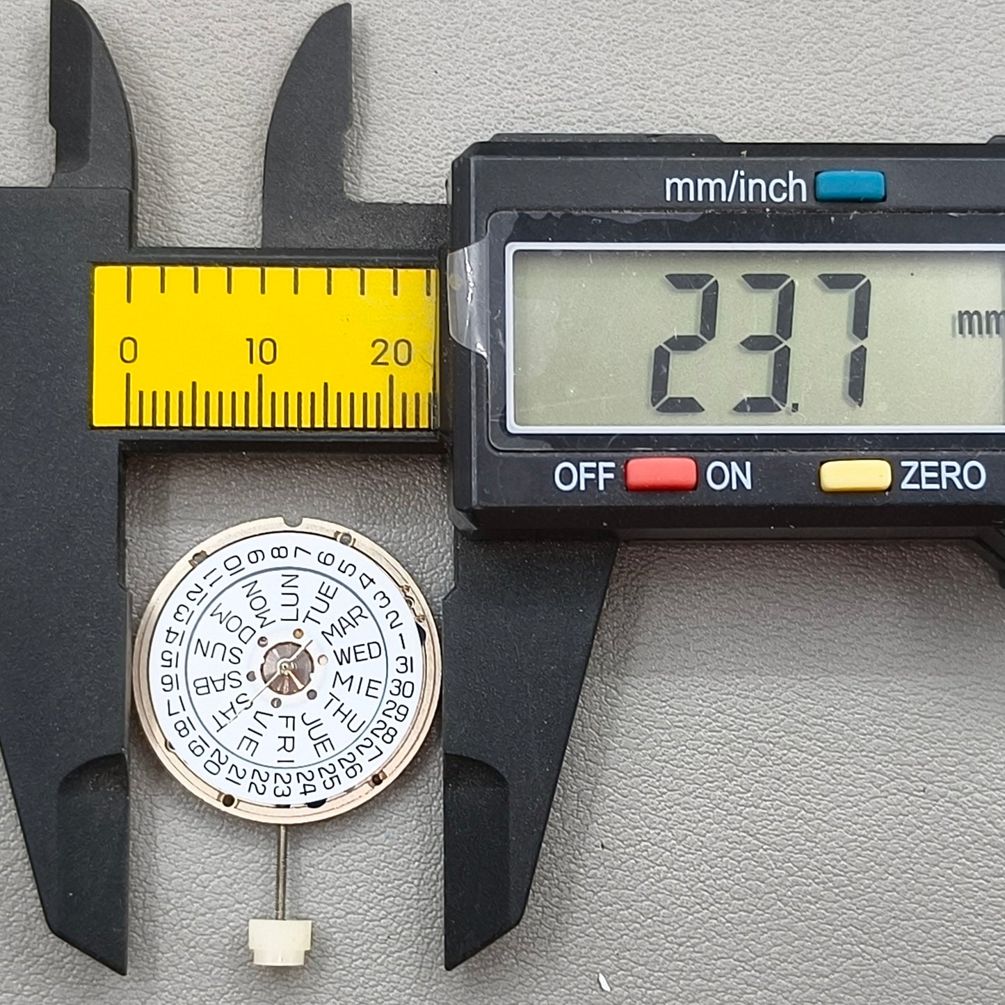 Swiss ETA 955.424 Watch Quartz Movement 3 hands/ Day/ Date
