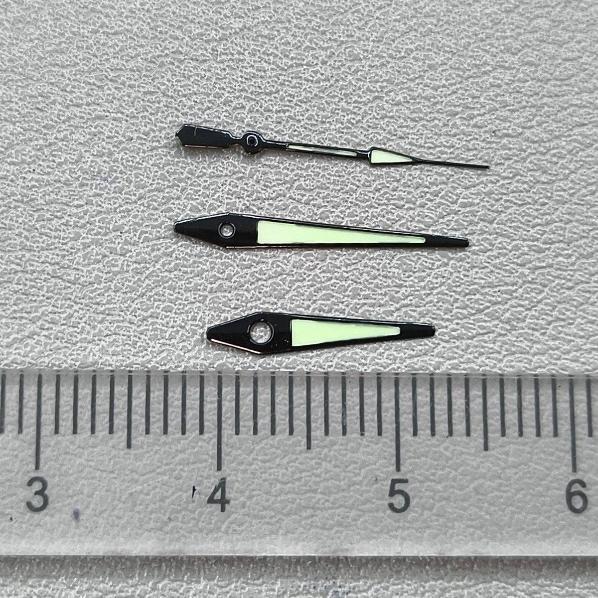 2 Sets Black Trim Arrow Shape Green Luminous Watch Hands for ISA 2331