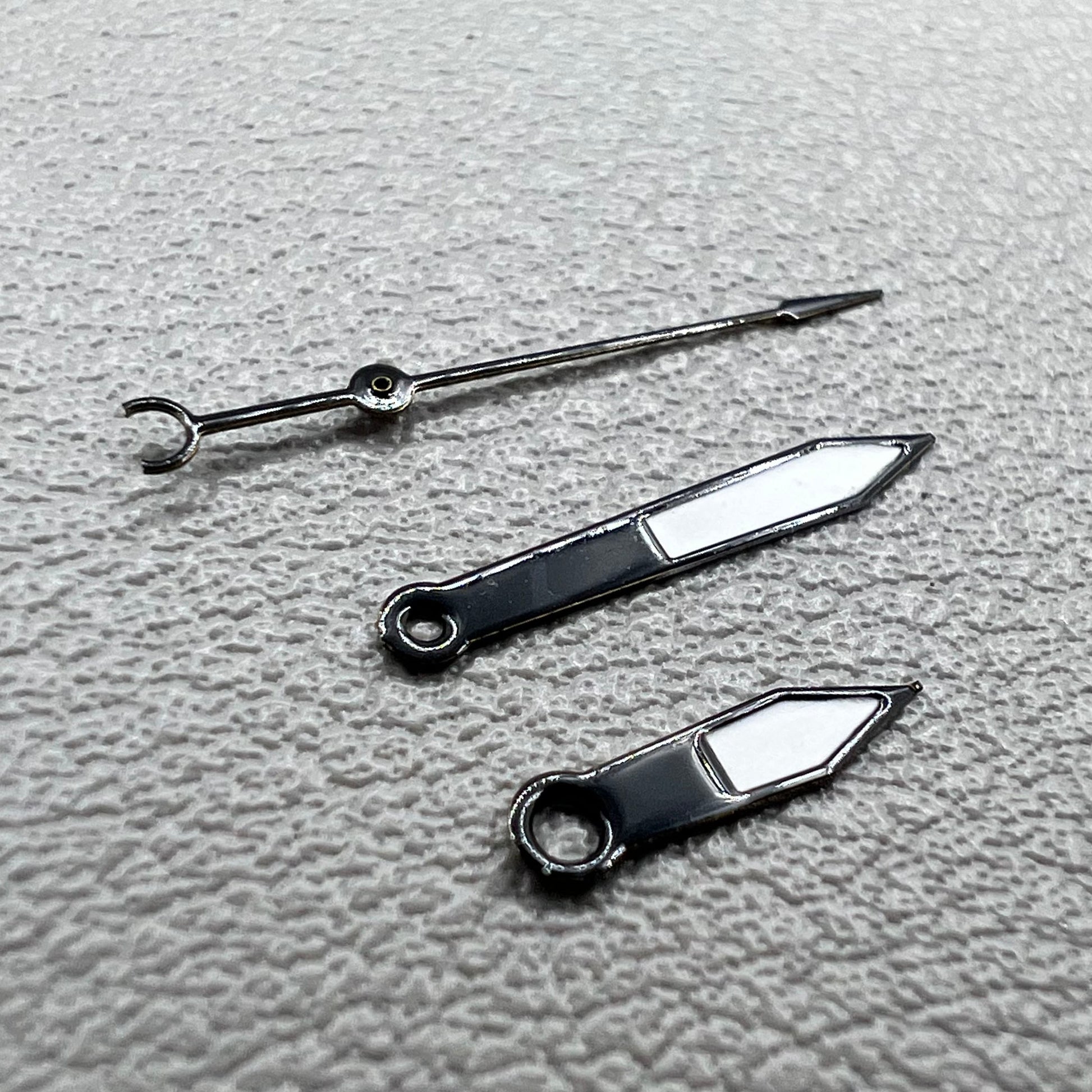 12mm black arrow-shaped watch hands with trim, compatible with Hattori PC32 quartz movement.