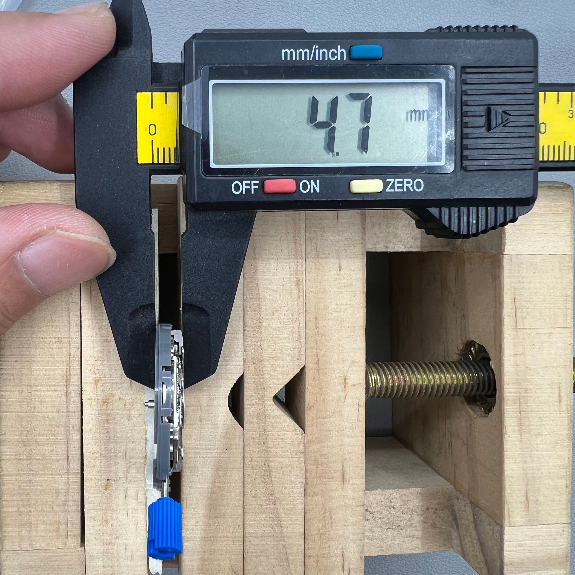 Japanisches NH36 Automatikwerk mit mechanischem Datum, Krone bei 3 Uhr, Pr�zisionsuhrwerkszubeh�r.
