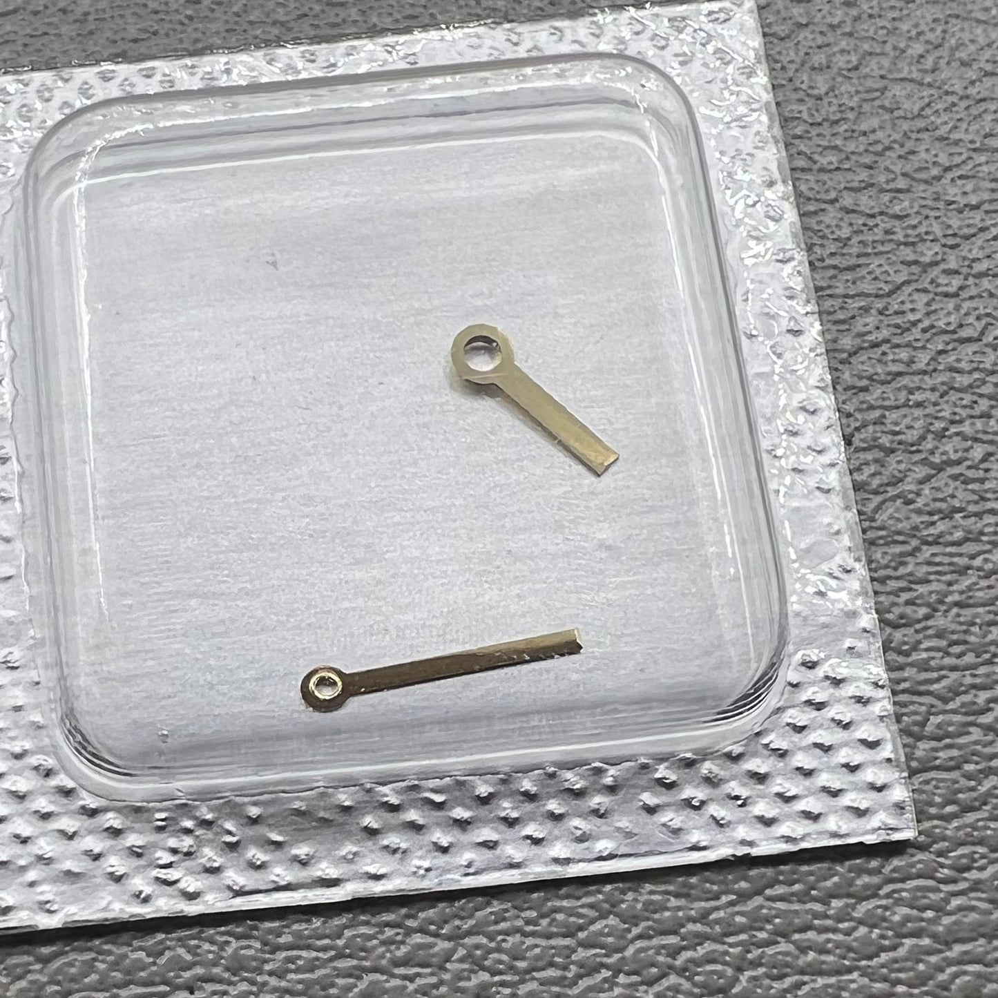 Golden 4.4x6.5mm 2 hands for ETA 976.001 quartz watch movement, precise replacement accessory.