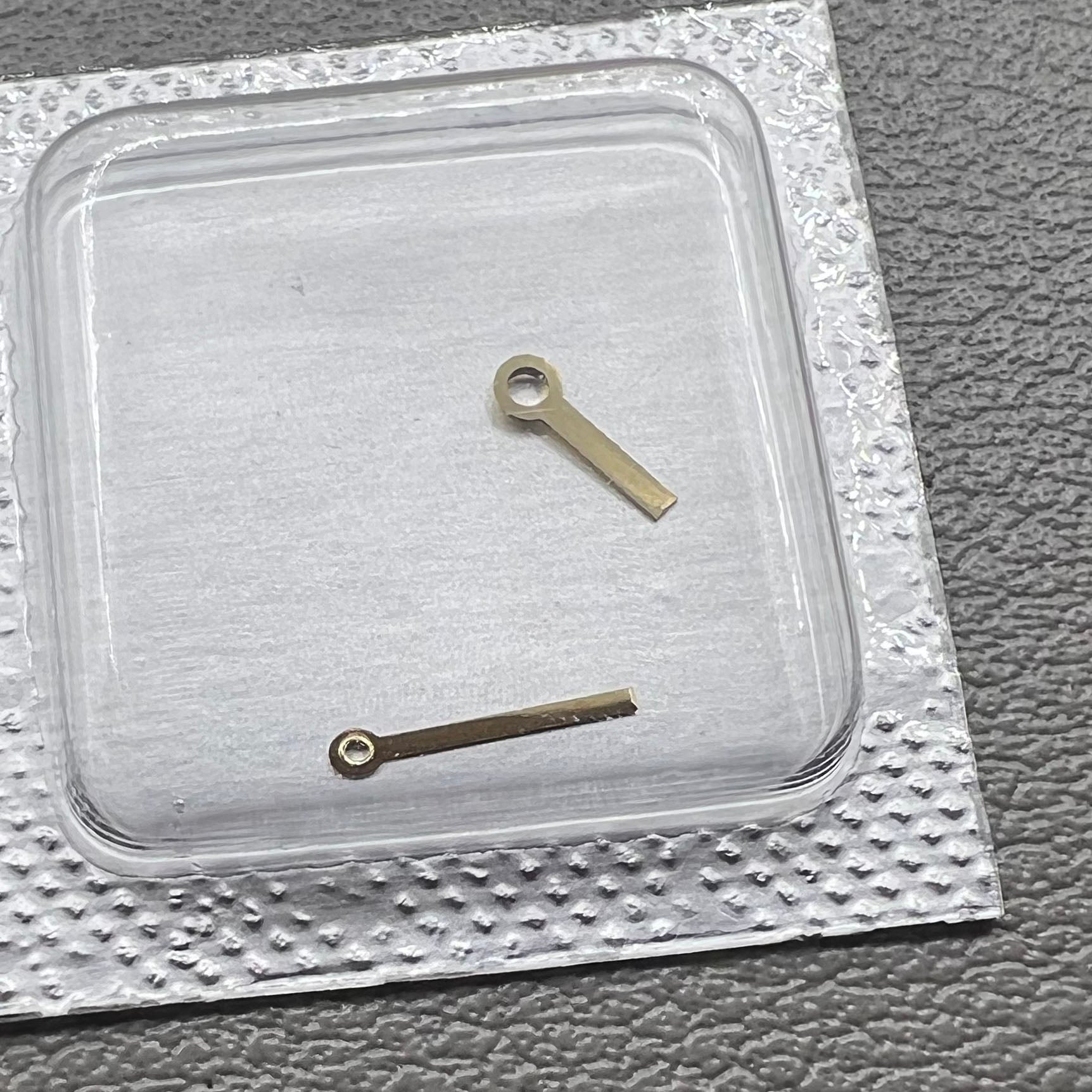 Golden 4.4x6.5mm 2 hands for ETA 976.001 quartz watch movement, precise replacement accessory.