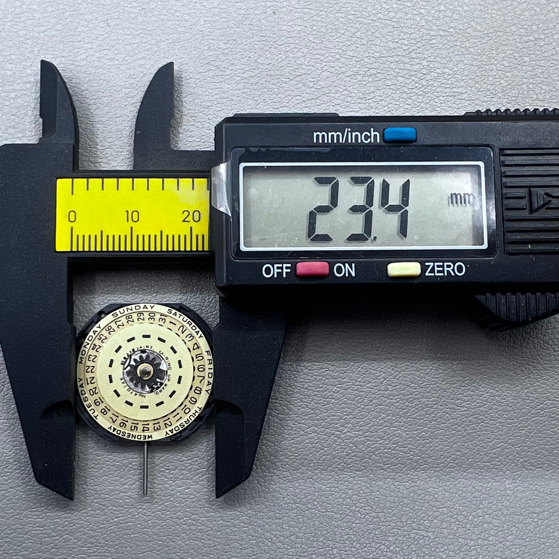 Japan Yl44A quartz watch movement with 3 hands, double calendar, and golden disk detail.