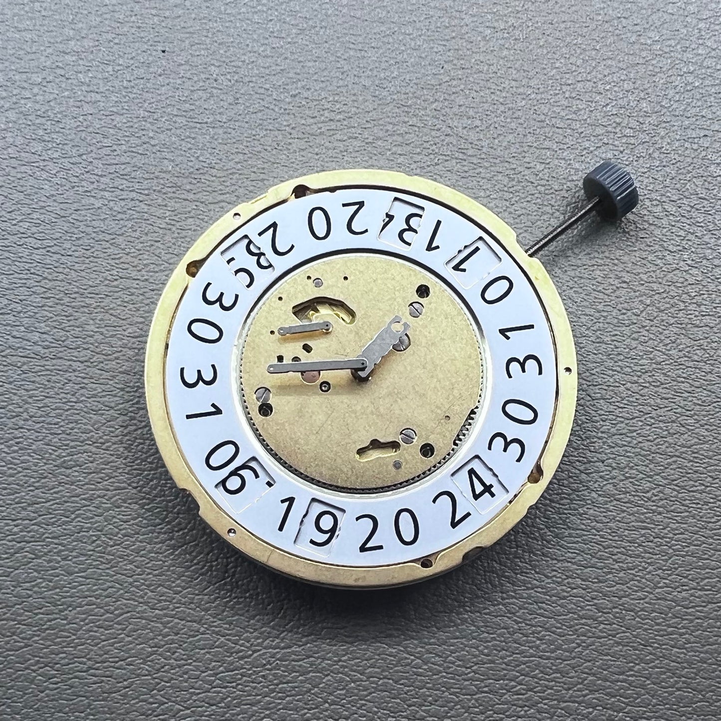 Swiss Ronda 8040N quartz movement for precise timekeeping in watch accessories.