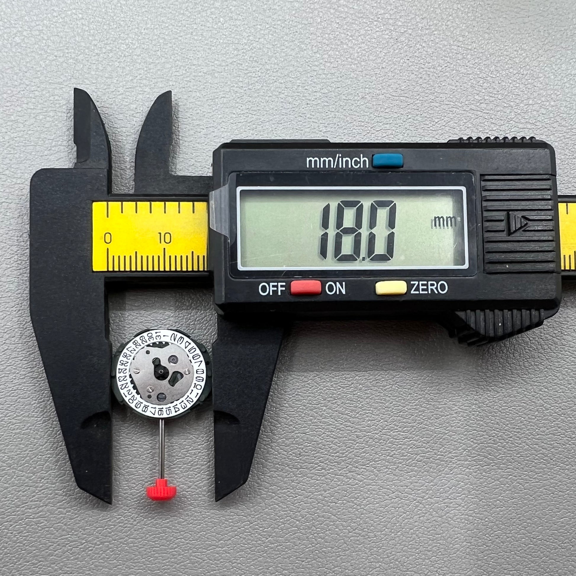 Japan Miyota 2015 quartz watch movement with date display at 3 o?clock, precise timekeeping accessory.