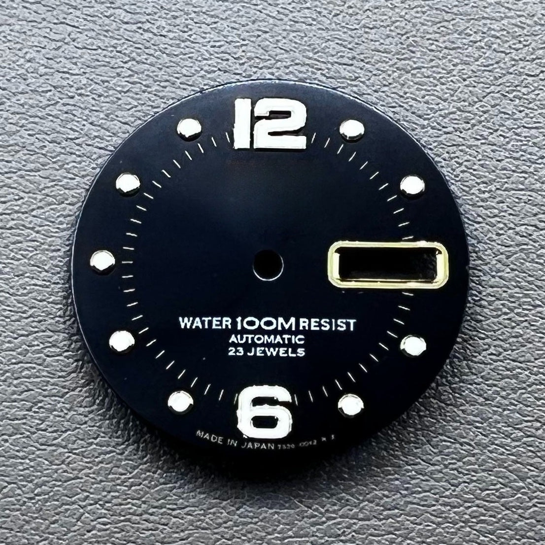 Black green luminous diving dial for NH36 watch movement, 28.5mm, enhanced visibility.