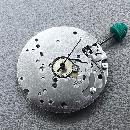 Swiss ETA 6640B quartz watch movement with 3 hands and black circuit board for precise timekeeping.