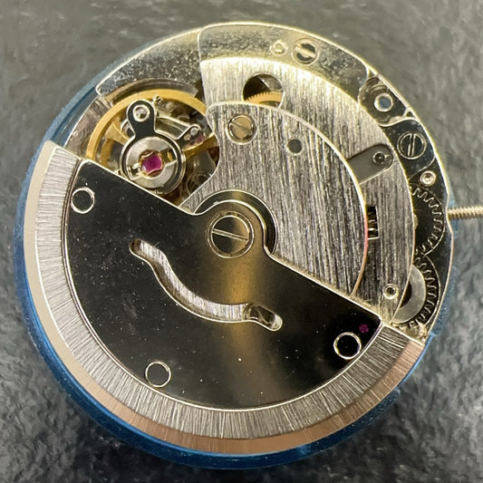 Tianjin 2813 mechanical watch movement with single calendar and three hands, China made, precise craftsmanship.