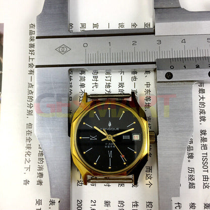 Dandong Liaoning Kongque classic manual mechanical watch with black dial and 17 jewels detail.
