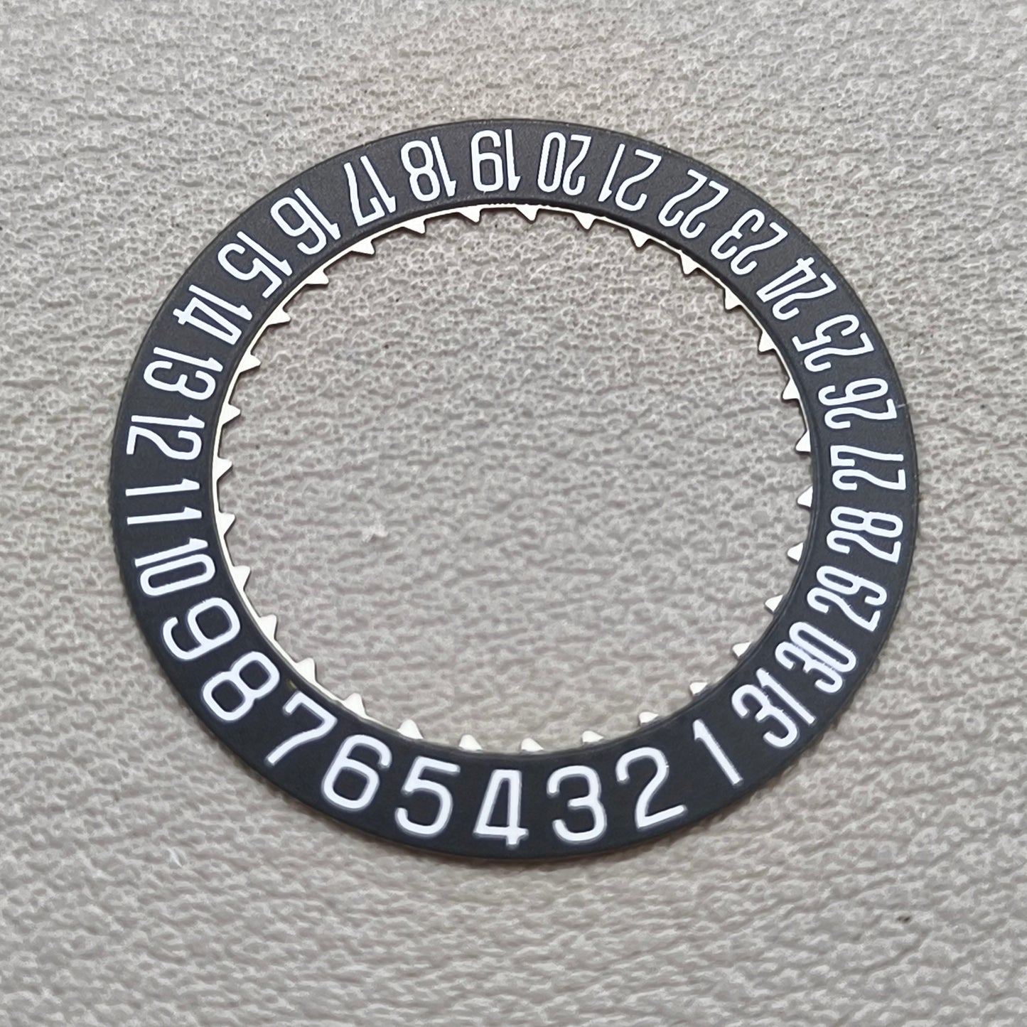 Replacement Black Date Disk Wheel Date Wheel for Miyota 9015 Movement Date@6