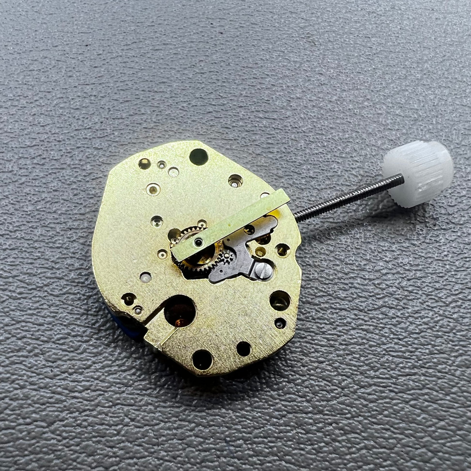 Swiss ETA 579.005 quartz watch movement with 3 hands, precise timekeeping by ETA brand.