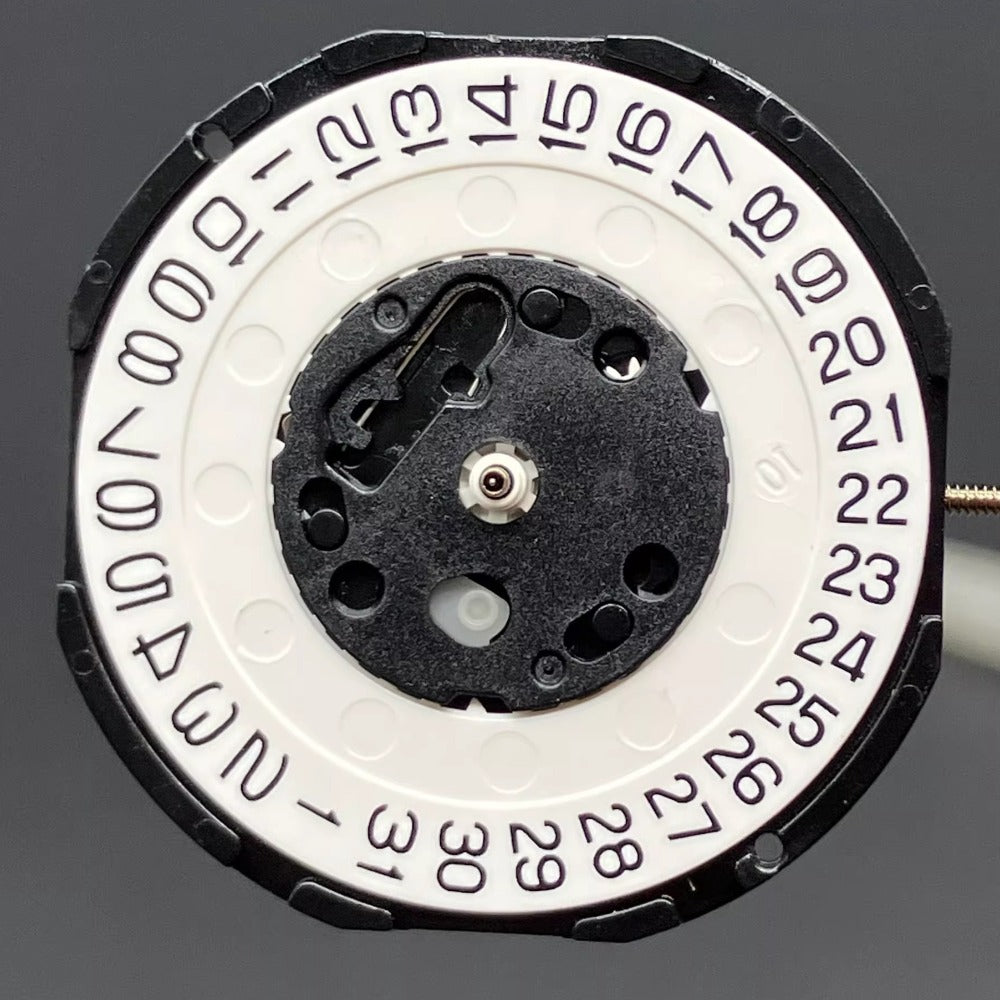 Set of 3 Z205 quartz watch movements with 3 hands and calendar date at 3, ideal for watch repairs.