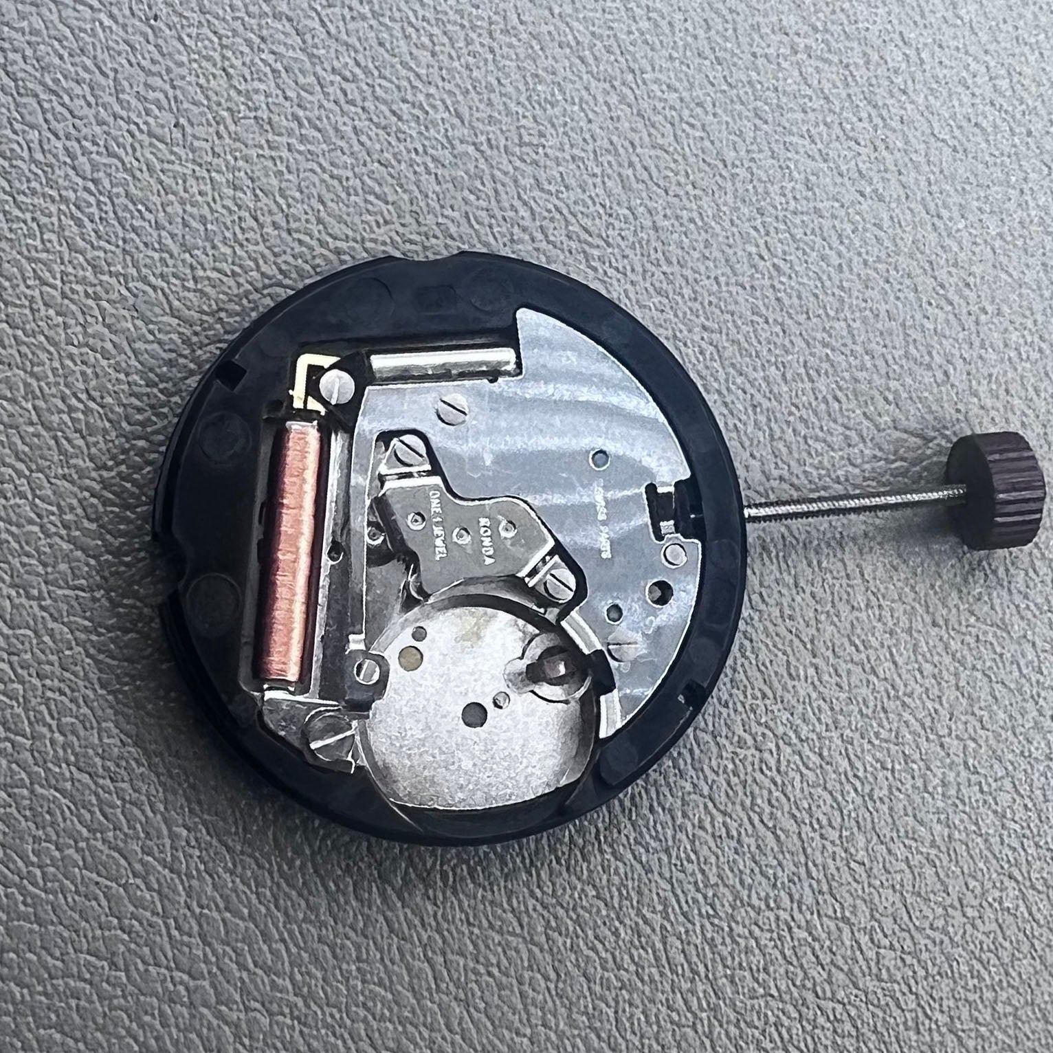 Swiss Ronda 505 24D quartz watch movement with date at 6 o'clock, precision timekeeping for accessories.