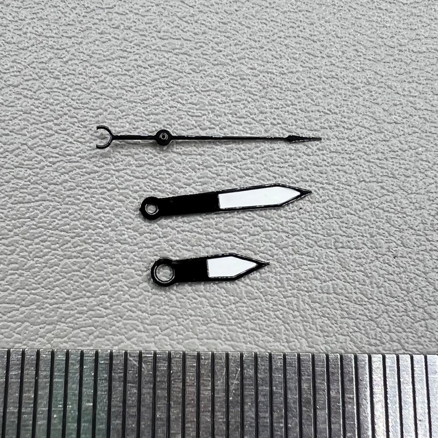 12mm black arrow-shaped watch hands with trim, compatible with Hattori PC32 quartz movement.