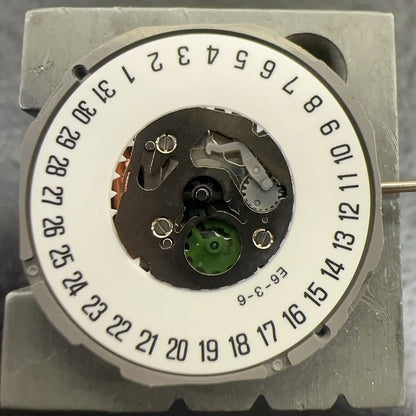 Japan Miyota 1M15 quartz watch movement with 2 hands and date at 6, for precise watch repair parts.