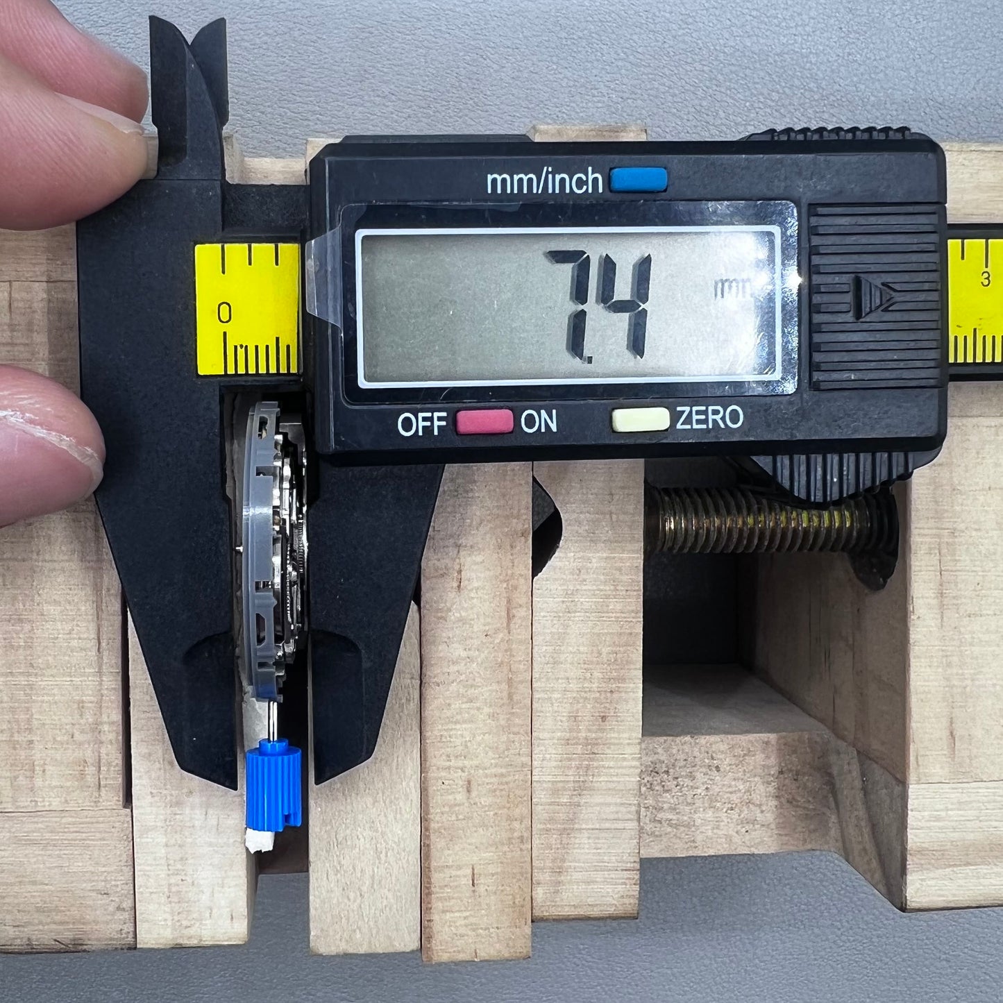 Japan NH35 Automatic Mechanical Movement High Accuracy Red Odd Number