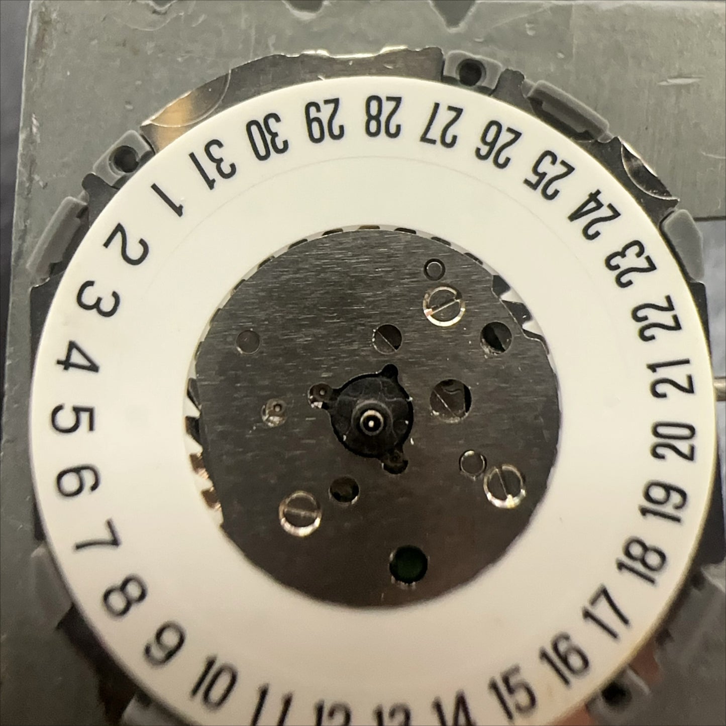 Miyota Ultrathin 4U13 quartz watch movement with 3 hands and single calendar, Japan-made precision.