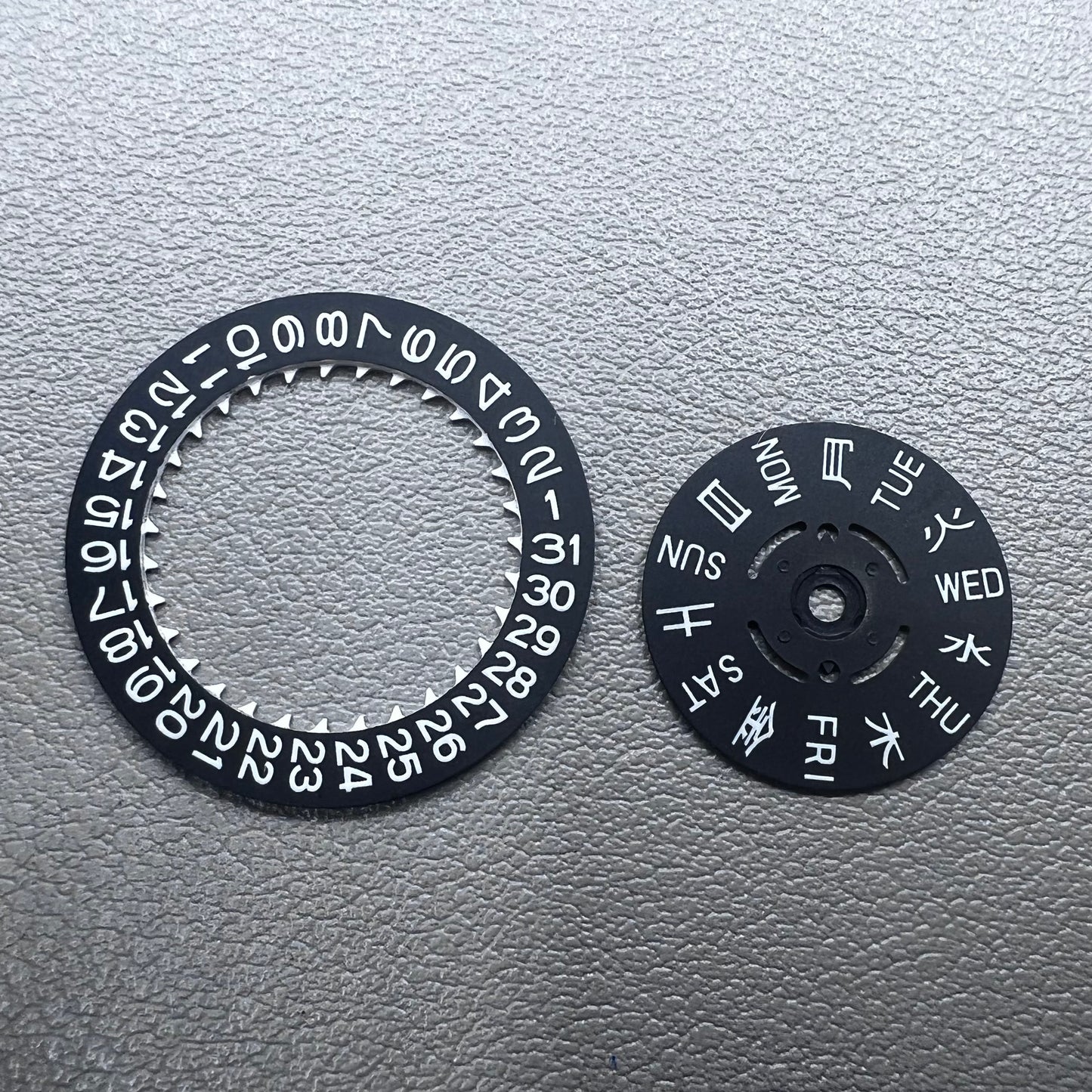 Green lume date and week disk wheels for NH36 movement at 3.0 position