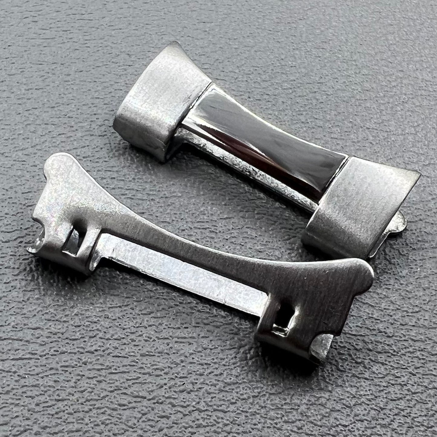 4 pièces 16x2.3x2.4 mm S/s Liens d'extrémité incurvés Bars de la bracelet Bracelet Watch Band