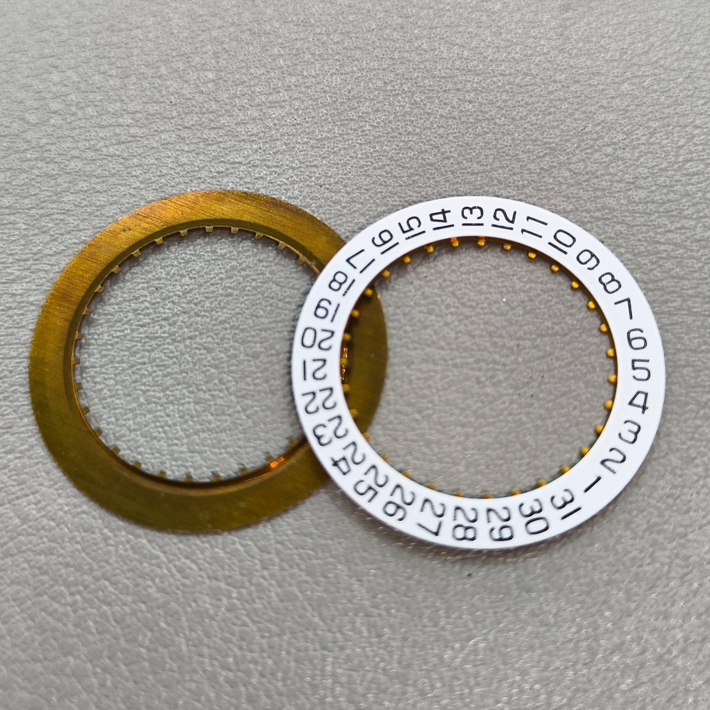 2 PIECES Black Font White Date Disk Wheel for Movement ETA2836 Date@3