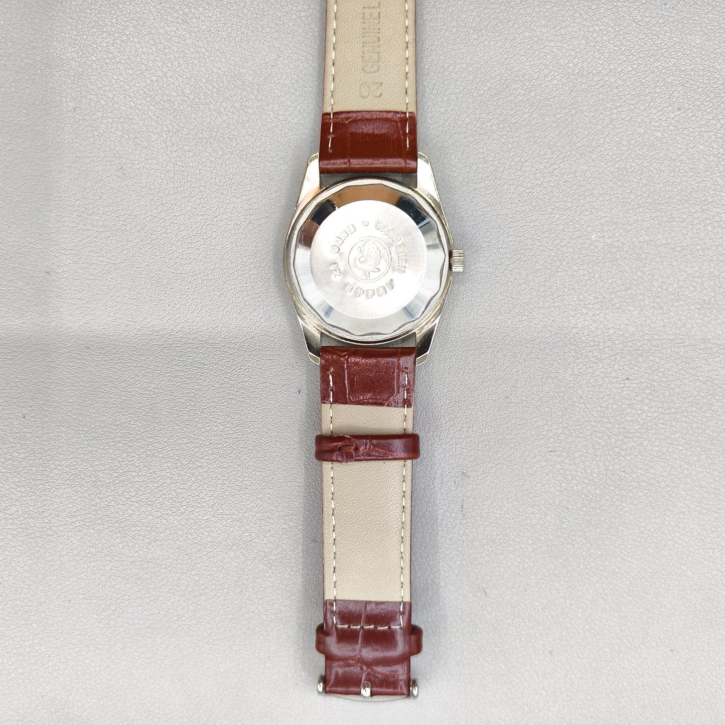 37mm Peacock Manual Mechanical Watch 33 Jews Golden Dial Single Calendar