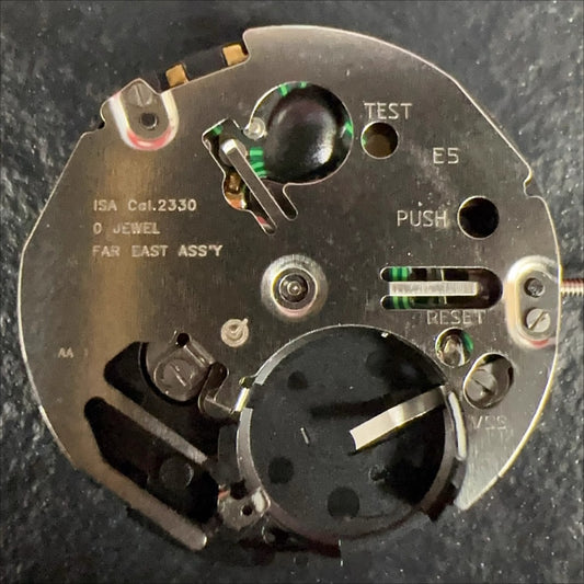 Swiss Made ISA 2330 quartz watch movement with 3 hands and date at 3, ideal for precise timekeeping.