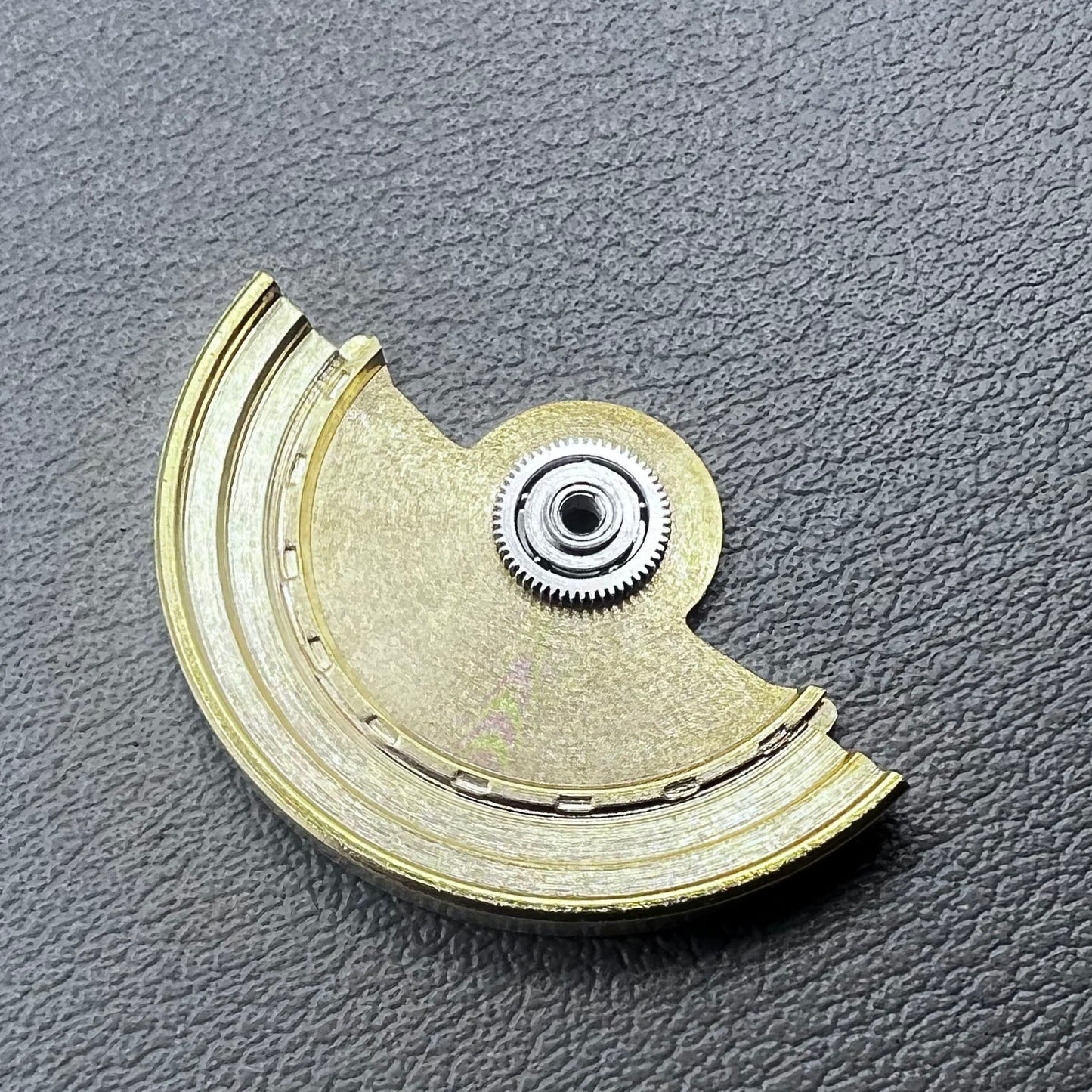 Artistic vintage golden rotor with wave design for NH34 NH35 NH36 NH38 movements.