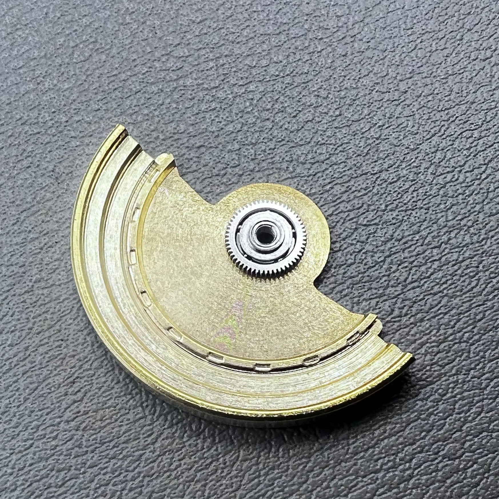 Artistic vintage golden rotor with wave design for NH34 NH35 NH36 NH38 movements.