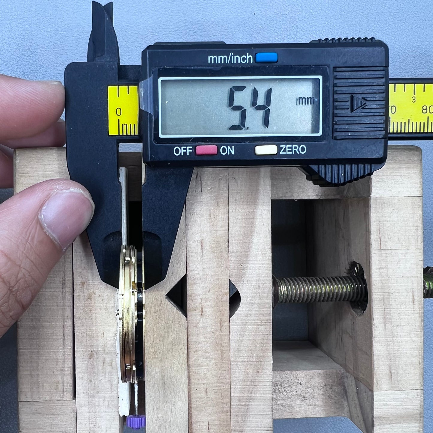 Swiss Ronda 7004.B 7004B Quartz Movement Small Big Date@12 Second@6