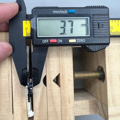 2 Stück Sunon PE46 Quarzuhrwerk mit Datum und zwei Zeigern Datum bei 6 Uhr