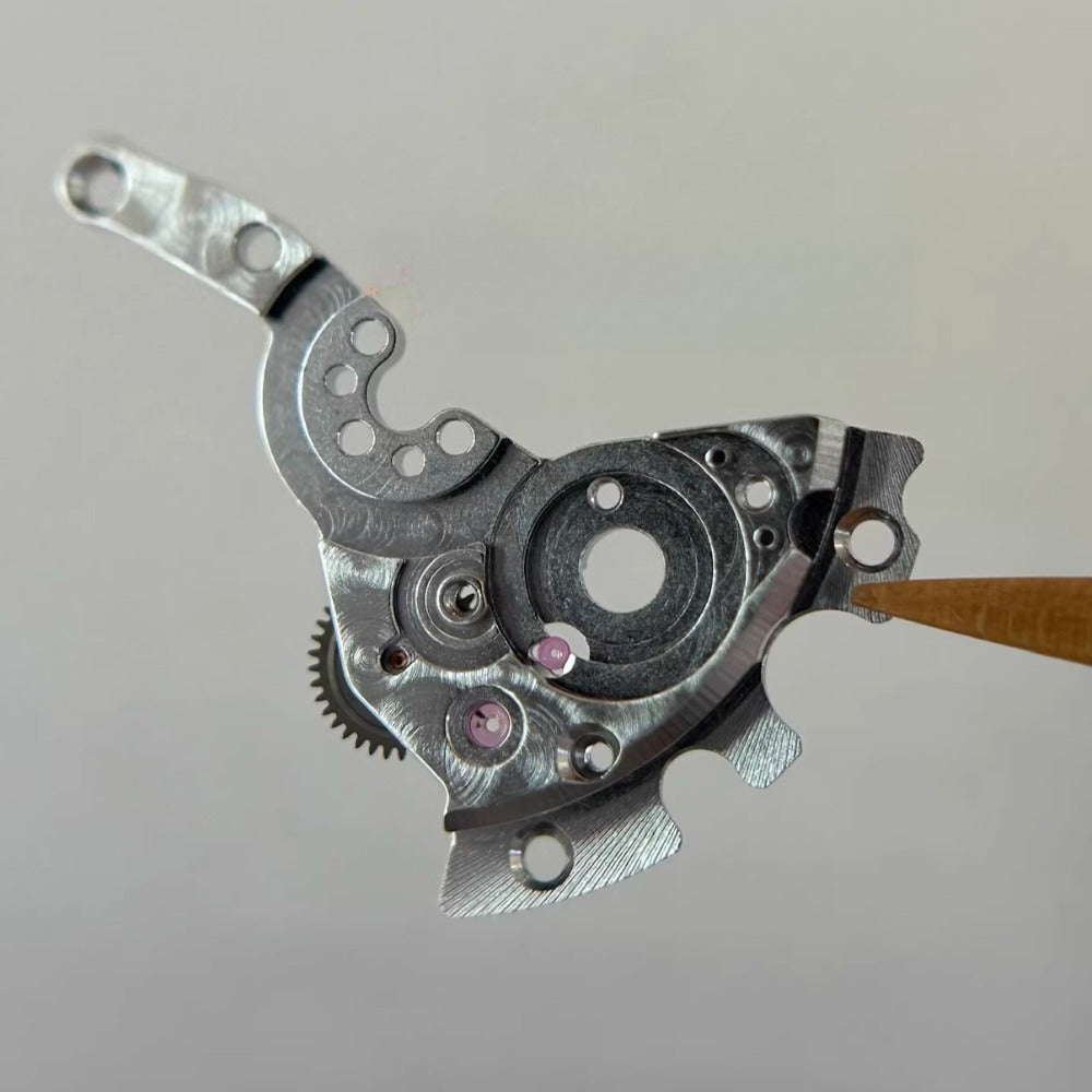 Automatic ball bearing splint main wheel by Swiss ETA, compatible with ETA2000 L595.2L592.2 movements.