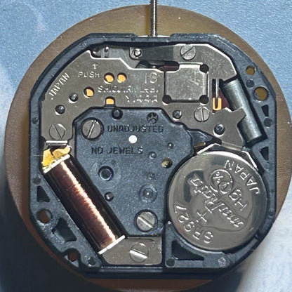 Japan Made YL44A quartz watch movement with 3 hands, double calendar, and golden disk for precise timekeeping.