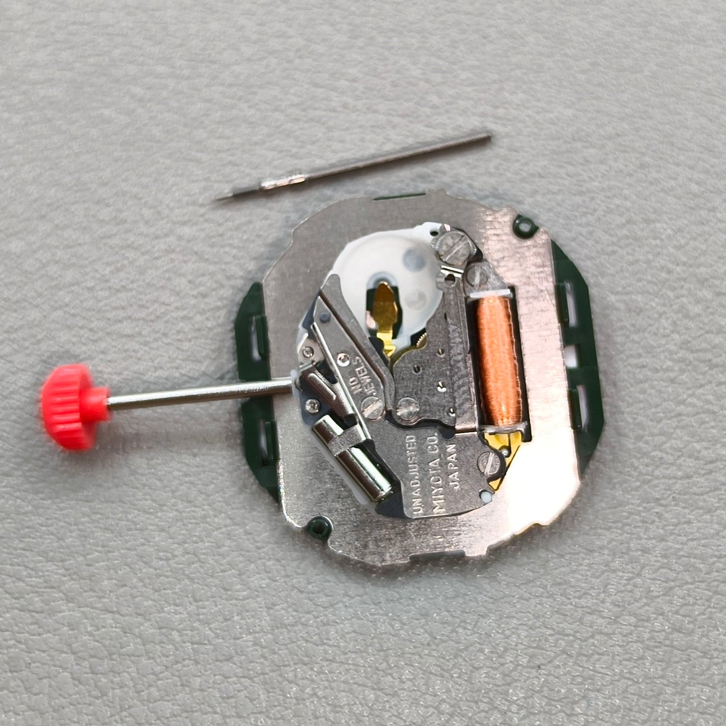 Miyota 2105 3 Hands Quartz Movement Day Date Movement With Watch Stem