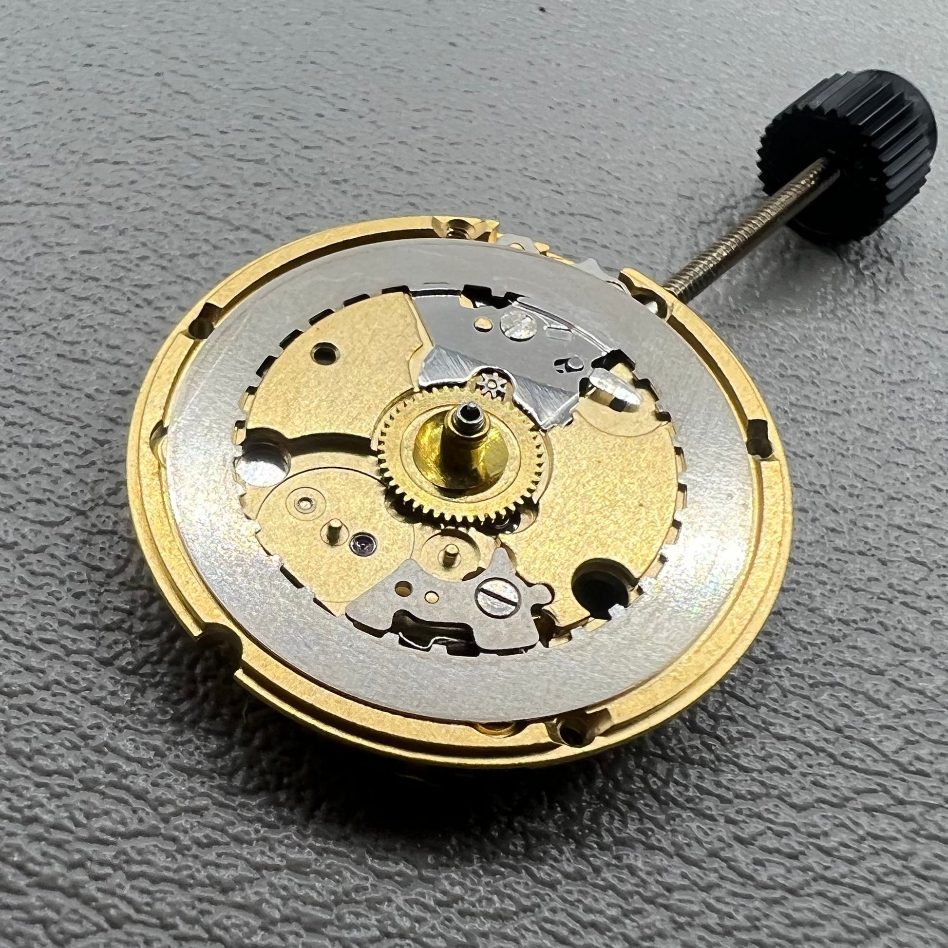 Quarzwerk ETA 956.102 Schweizer Uhrwerk mit 3 Zeigern f�r pr�zise Zeitmessung von ETA
