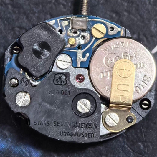 Swiss Made ESA924.001 quartz watch movement with 2 hands for precise timekeeping in repairs.
