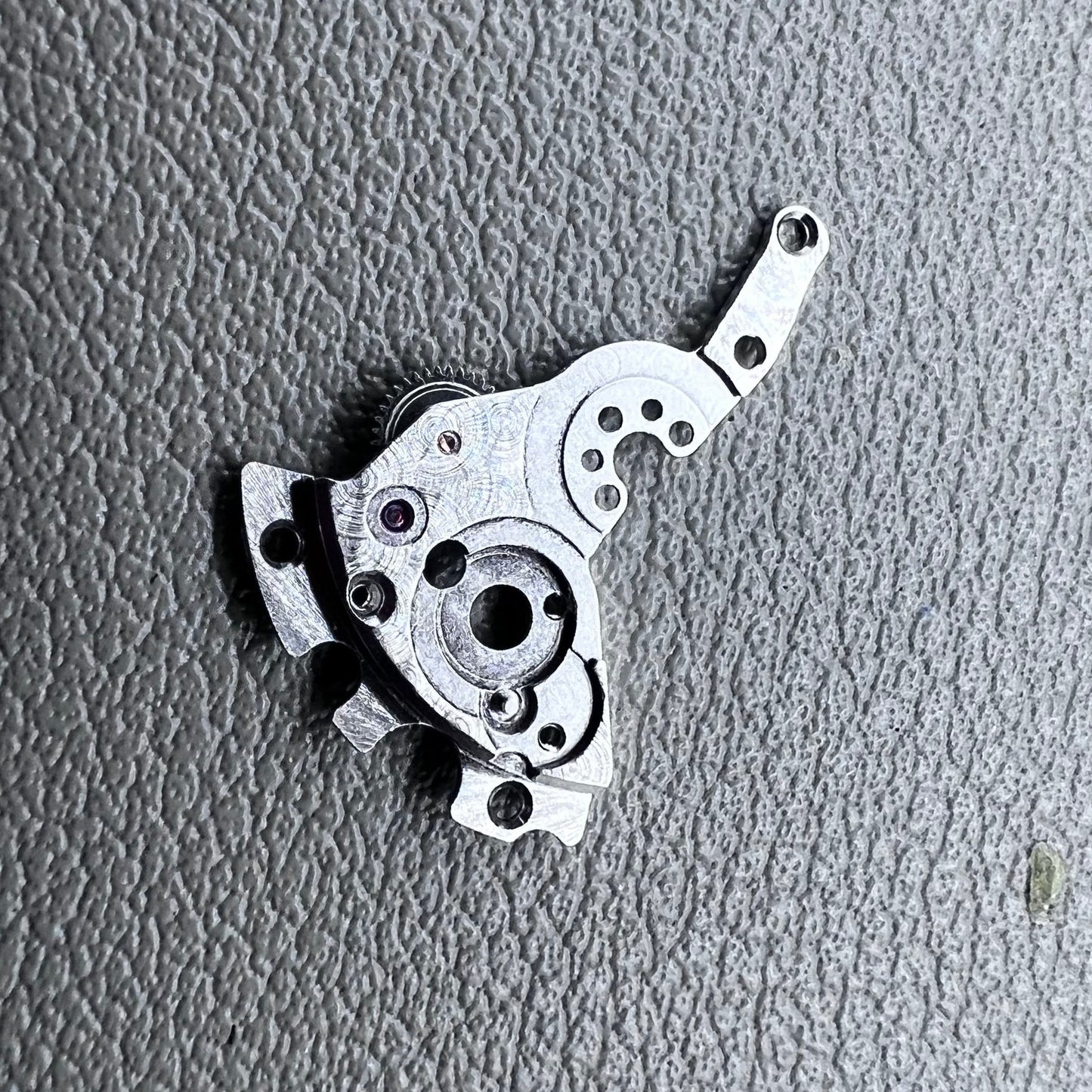 Automatic Wheel Bridge for L595.2 L592.2 ETA2000-1 movement watch part, precise fit and durable design.