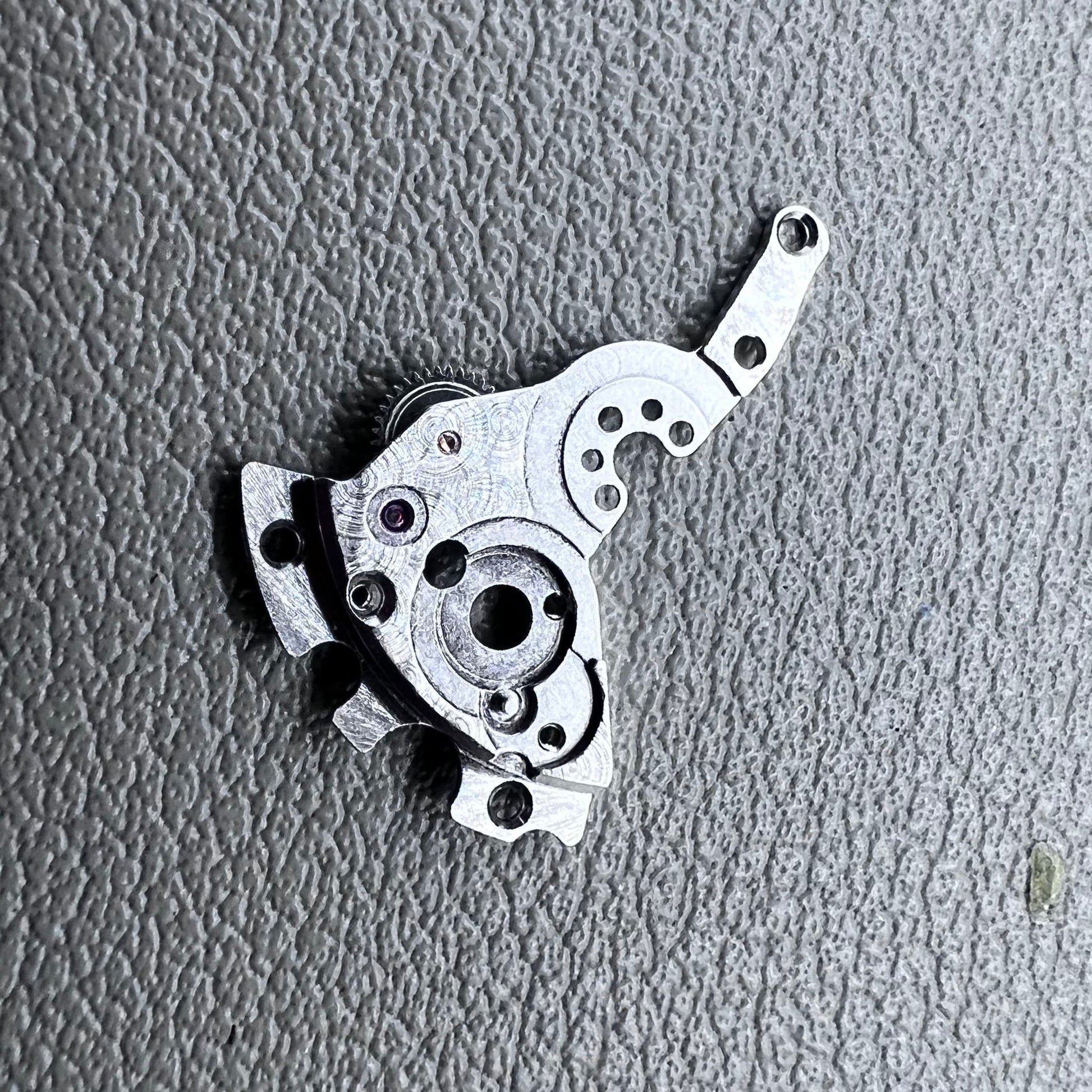 Automatic Wheel Bridge for L595.2 L592.2 ETA2000-1 movement watch part, precise fit and durable design.