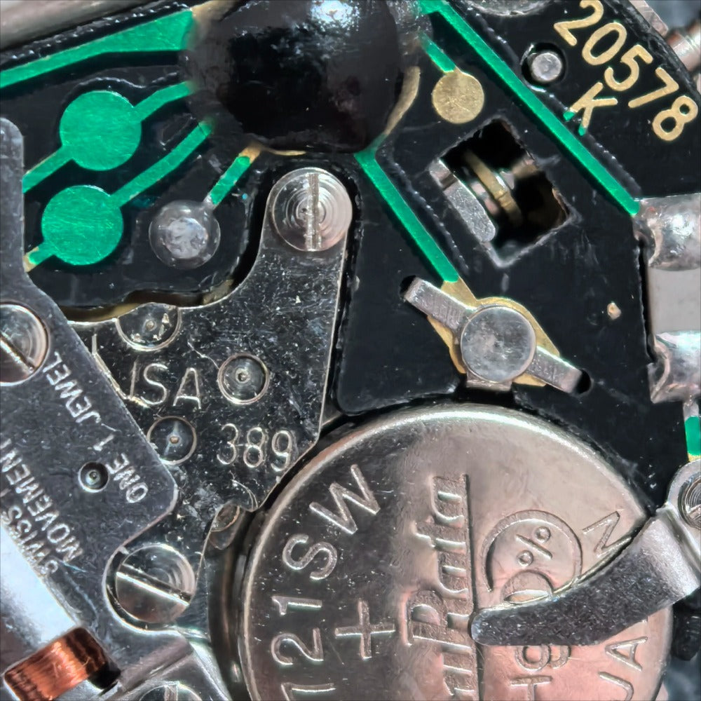 Swiss Made ISA 389 quartz watch movement with 3 hands and single calendar for accurate timekeeping.