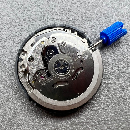 Mouvement mécanique automatique blanc avec luminescence verte Japan NH36A, position couronne 3.8