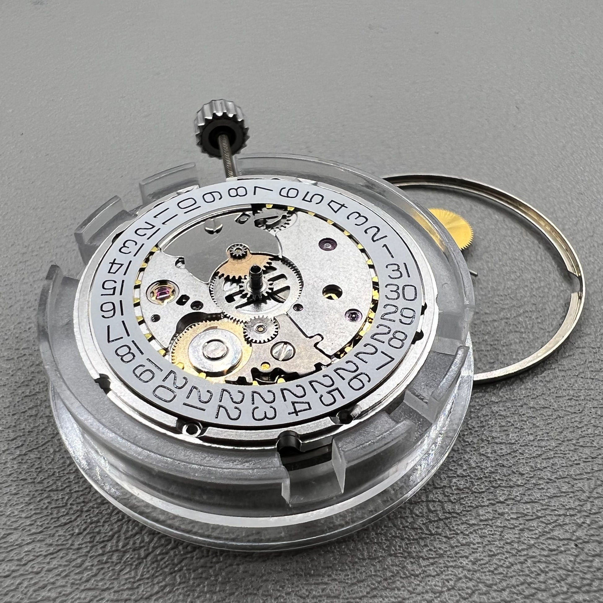 Mechanisches Swiss ETA 2824-2 Uhrwerk, pr�zise V8 Qualit�t f�r hochwertige Uhren.