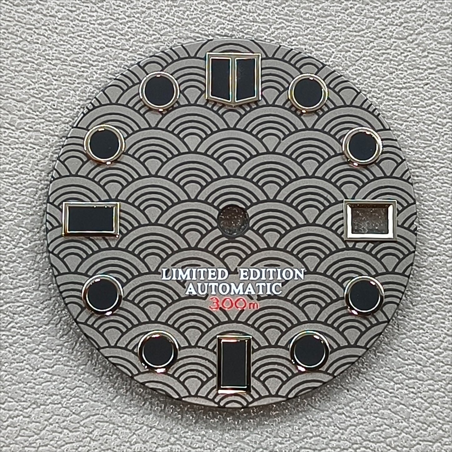 28.5mm Dark Gray Sea Wave Fish Scale Pattern Watch Dial Fit NH35/NH36/7S/4R
