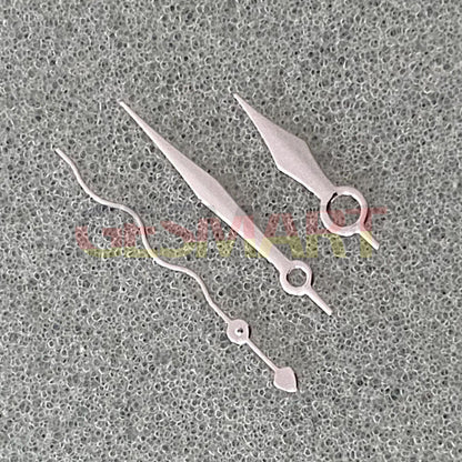 Black wave-shaped second hand for NH35/NH36/4R/7S watch movements, adding style and precision.